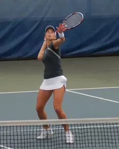 Rebekka Hänle advanced in qualifying at the ITA All-American, rebounding to win a three-set match Tuesday.