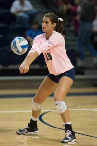 Daniela Arenas led the Owls with 17 digs.