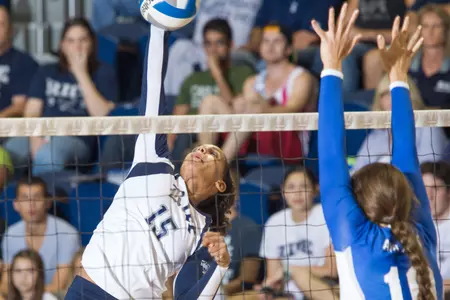 Mariah Riddlesprigger poster her first double-double of the season