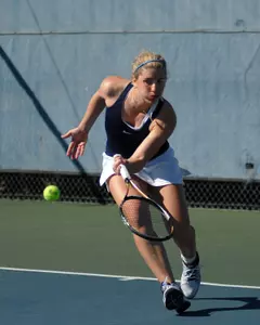 Liat Zimmerman won a tie break to win her debut with the Owls.