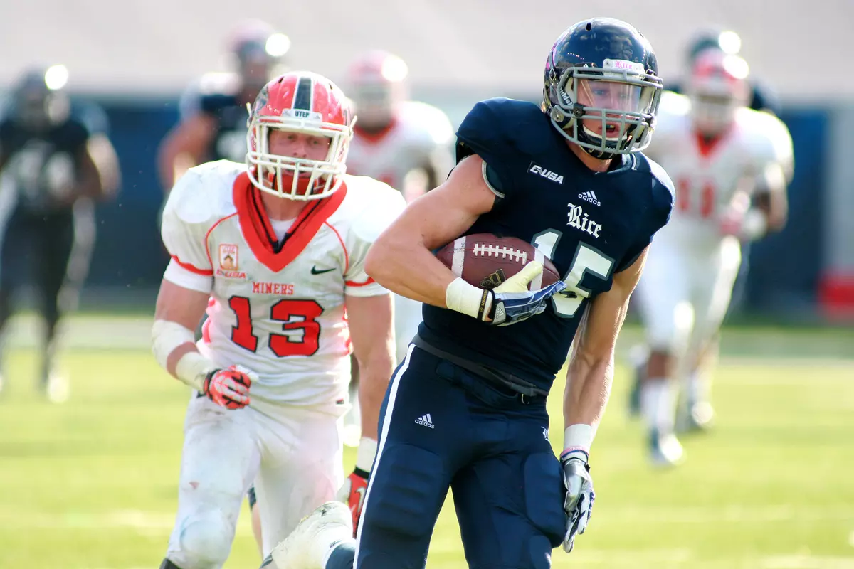 Jordan Taylor piled up 185 yards receiving and caught three TDs on Saturday.