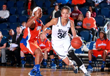 Jessica Kuster notched her nation-leading 7th double-double of the season Tuesday.