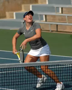 Natalie Beazant won her eighth straight singles match for the Owls.