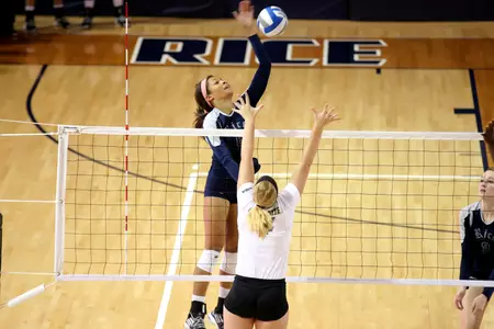 Chelsey Harris led the Owls with nine kills in the Owls' 3-0 win over UTEP.