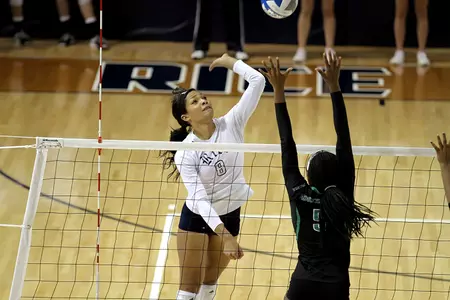 Chelsey Harris led the Owls with a career-high 21 kills on Thursday.