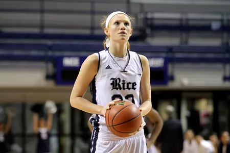 Alyssa Lang scored 10 points in the Owls' 97-63 win over Lamar Sunday.