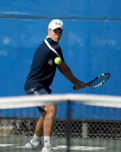 Tommy Bennett downed 39th ranked Malte Stropp to run his dual mark to 4-1.