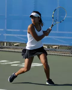 Kimberly Anicete rallied for a win to score the Owls third point.