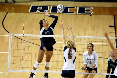 Chelsey Harris led the Owls with 11 kills in Friday's win over UC Davis.