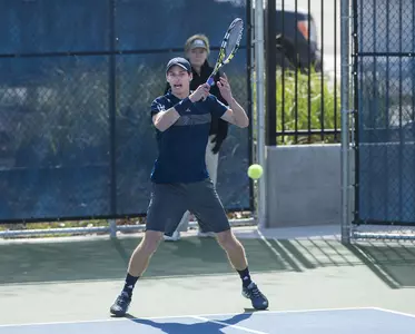 David Warren tied the match at 3-3 with a win on court 5.