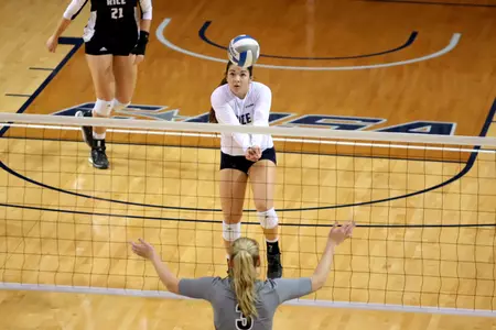 Julianna Dole has 12 digs in the Owls 3-0 sweep at UAB.