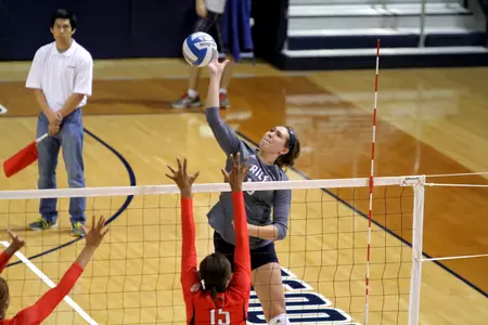 Stephanie Mendivil had 9 kills in the Owls' 3-1 win over Lamar.