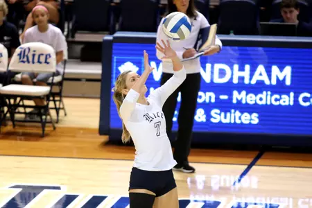 Kimberly Vaio posted 17 digs in the Owls' 3-0 win over FIU.