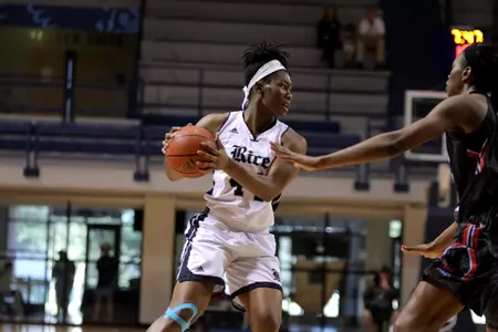 Adaeze Obinnah and the Owls travel to Charlotte on Thursday.