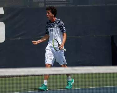 Emanuel Llamas closed out an unbeaten weekend with a singles win to push the lead to 3-1.