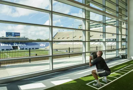 Brian Patterson Center Weight Roo