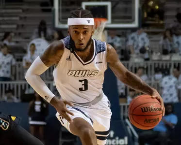 Ako Adams