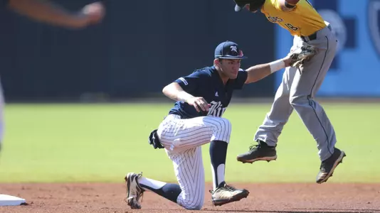 Cruz, Trei action vs USM C-USA Tourney