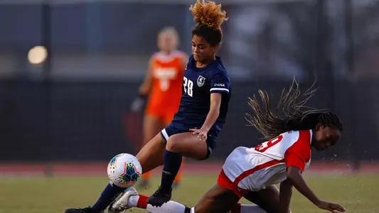 Spaulding, Vyviene 2021 action at UH