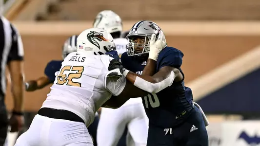 October 01, 2022: Rice Owls linebacker Kenneth Orji (10) in action during the first quarter against the UAB Blazers at Rice Stadium in Houston, Texas. Mandatory Credit: Maria Lysaker | Rice Athletics