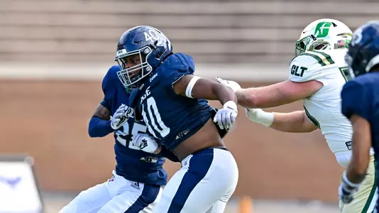 October 29, 2022: Rice Owls linebacker Kenny Seymour Jr. (40) in action during the second half against the Charlotte 49ers at Rice Stadium in Houston, Texas. Mandatory Credit: Maria Lysaker | Rice Athletics