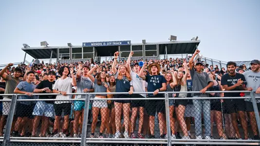 Holloway Field Crowd