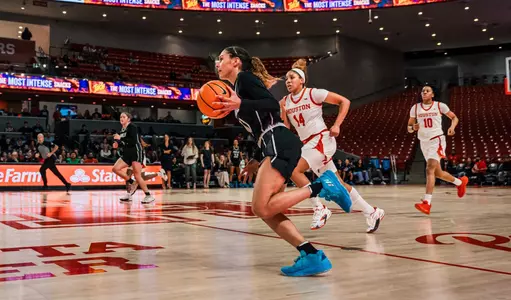 WBB23-24 Dominique Ennis