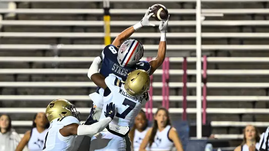 November 02, 2024, Houston, Texas, US: Matt Sykes During a game between the Navy Midshipmen and the Rice Owls at Rice Stadium. The Owls defeated the Midshipmen 24-10. Mandatory Credit: Maria Lysaker | Rice Athletics