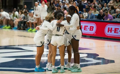 WBB23-24 Huddle Temple