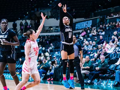 WBB23-24 Dominique Ennis