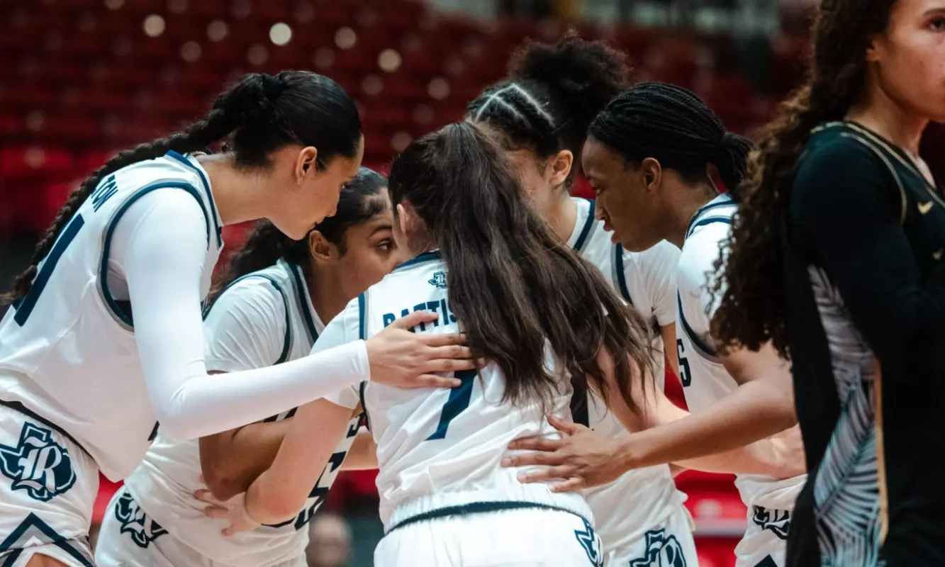 WBB Team Huddle