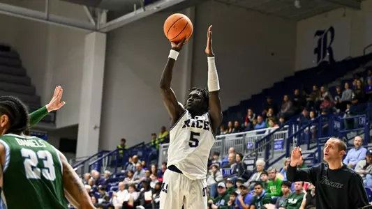 January 25, 2025, Houston, Texas, US: During a game between the Tulane Green Wave and the Rice Owls at Tudor Fieldhouse. Mandatory Credit: Maria Lysaker | Rice Athletics