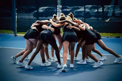Women's Tennis Huddle
