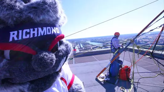 WebstUR Repels Down 400-Foot SunTrust Building