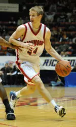 Spiders' Win Streak Halted In Philly