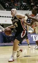 Women's Basketball Falls At No. 8 Connecticut