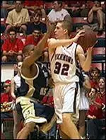 Men's Basketball Defeats Wagner, 74-67 In OT