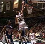 Men's Basketball Stops Duquesne, 55-51