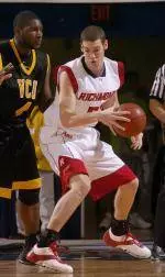 Men's Hoops Hammers Hampton, 73-42