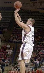 Men's Basketball Falls Short To La Salle, 59-56