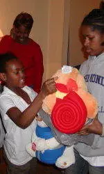 Women's Basketball Team Gives Back For The Holidays