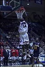 Men's Basketball Bounces La Salle In Season Finale, 75-62