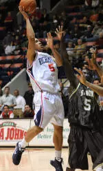 Gonzalvez Scores 1,000th Career Point, But UMass Holds Off Spiders