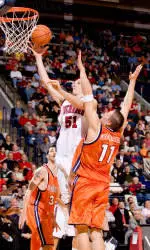 Men's Basketball Falls To Virginia