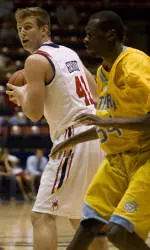 Spiders Defeat Wright State At Chicago Invitational, 71-61