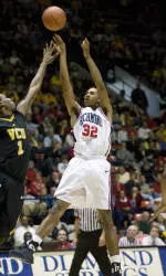 Men's Basketball Plays At UNCW On Sunday At 5:30 P.M.