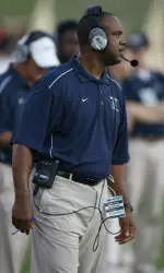 No. 4 Richmond Beats No. 15 Elon, 28-10