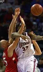 Men's Basketball Downs Massachusetts, 63-59.