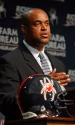 On Eve Of Spring Practice, London Invites Football Alumni Back To Campus