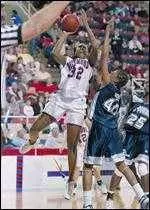 Women's Basketball Falls at #25 Maryland, 79-70